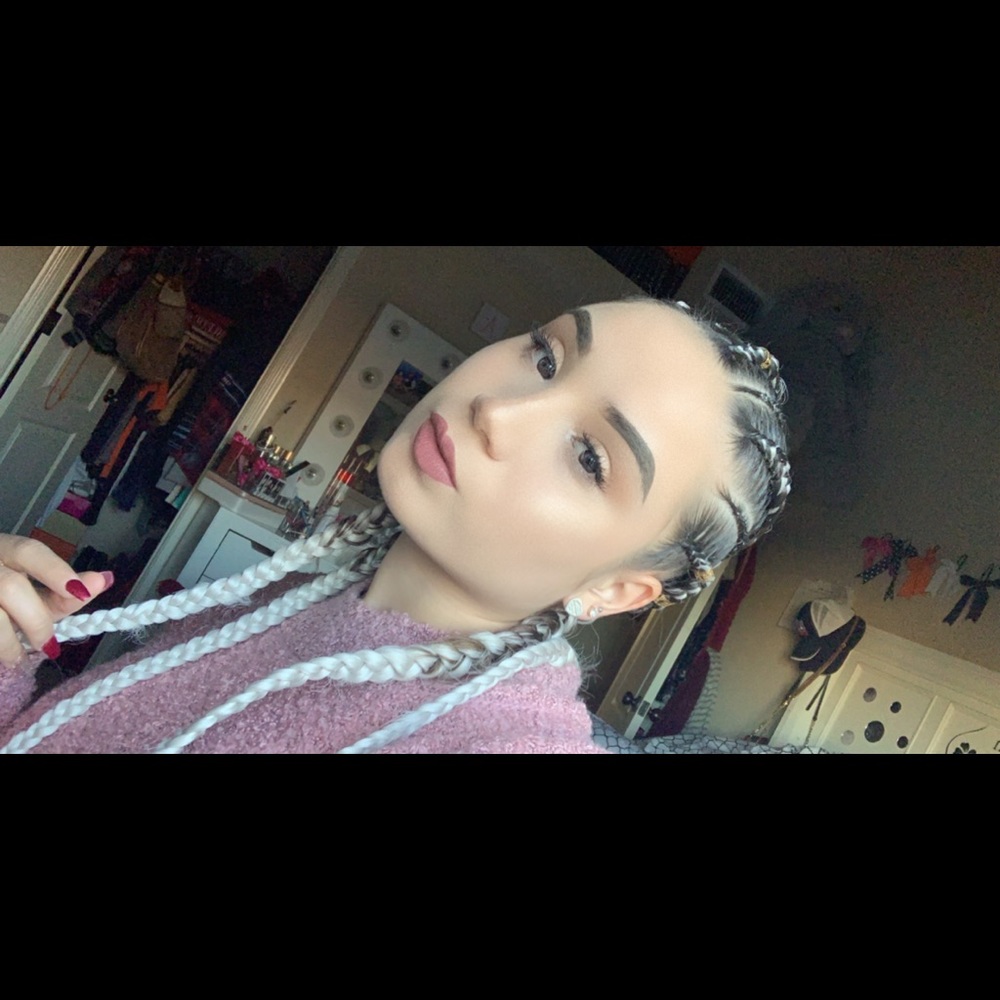 Meet your Posher, Alejandra
